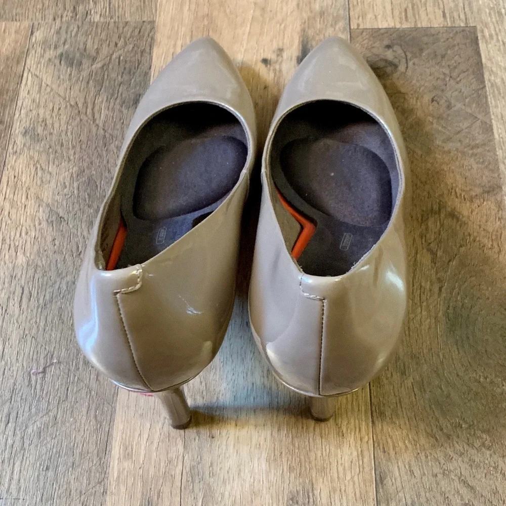 Rockport Total Motion Pointed Toe Pump Size 7